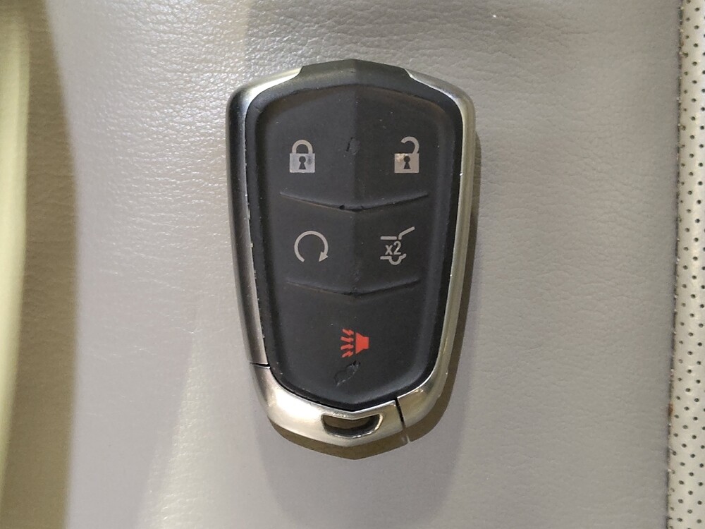 2019 Cadillac XT4 in Hialeah, FL 33014 - 18121635 32