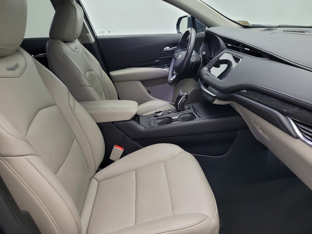 2019 Cadillac XT4 in Hialeah, FL 33014 - 18121635 21