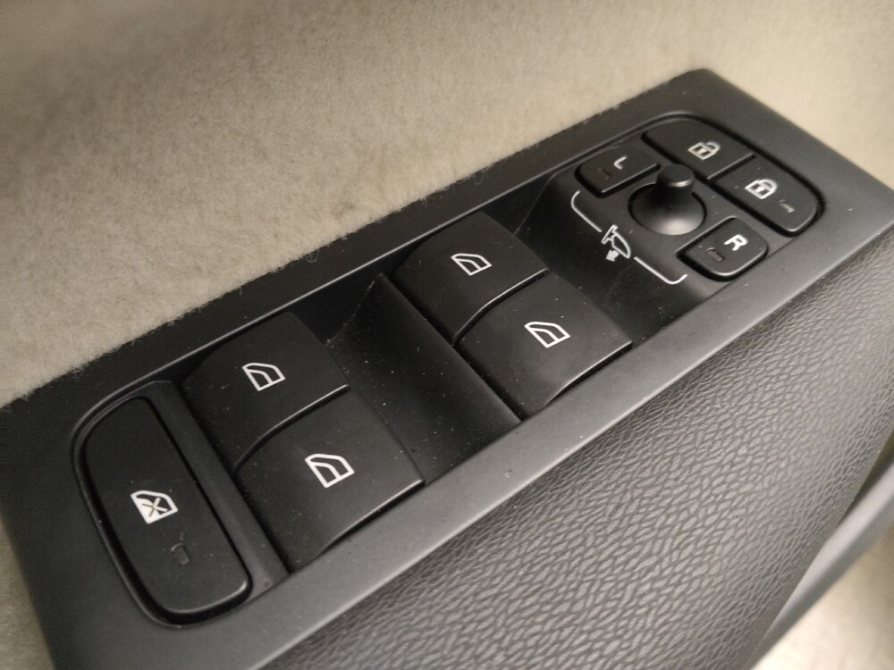 2023 Volvo XC40 in Denver, CO 80012 - 18121660 27