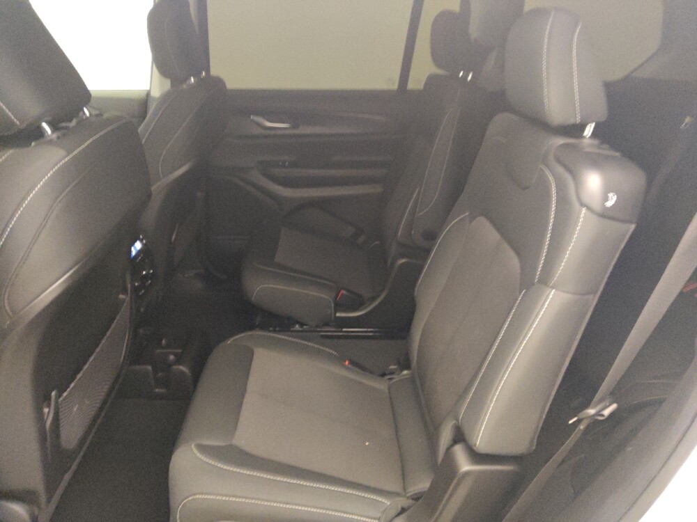 2023 Jeep Grand Cherokee L in Live Oak, TX 78233 - 18121676 18