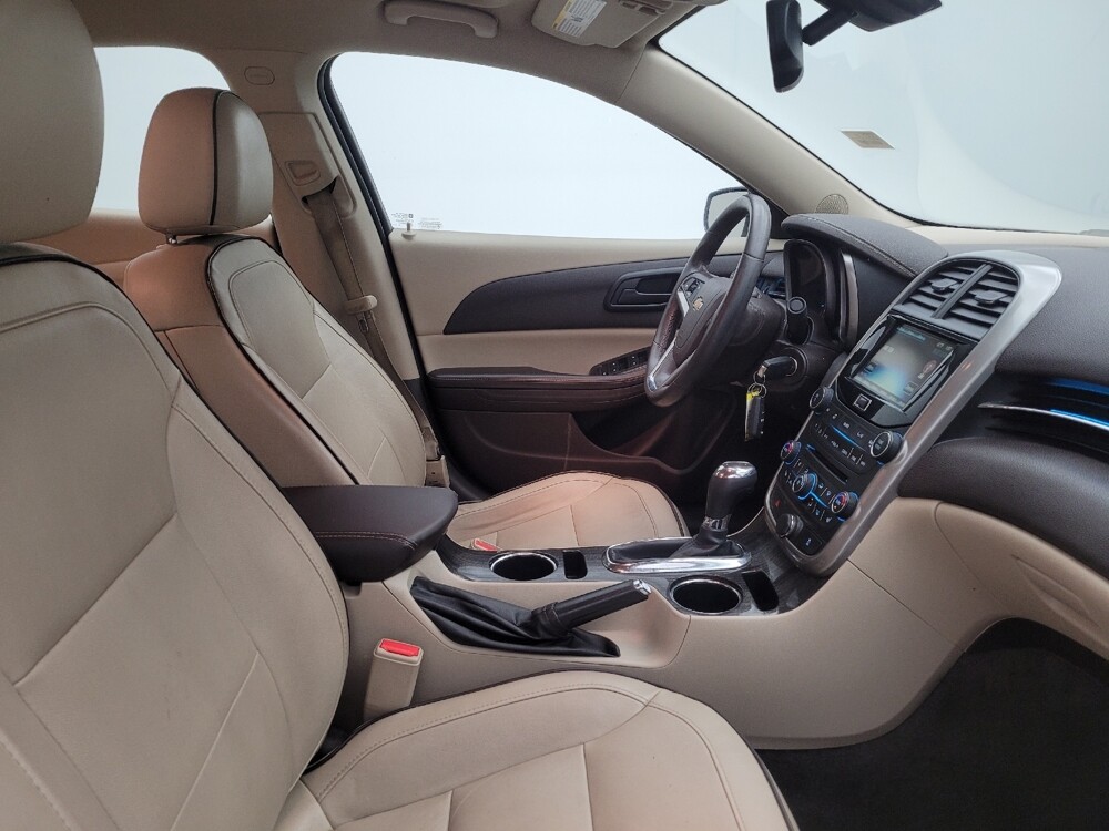 2016 Chevrolet Malibu in Fairfield, OH 45014 - 18121682 19