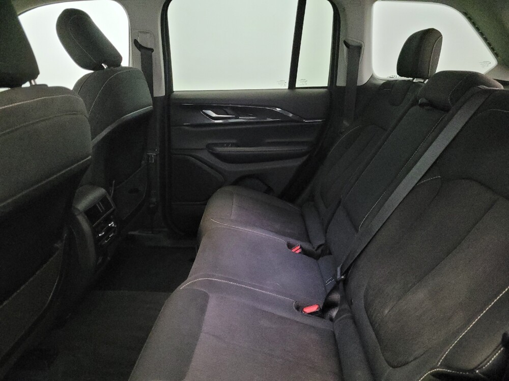 2023 Jeep Grand Cherokee in Temple Hills, MD 20746 - 18121688 18