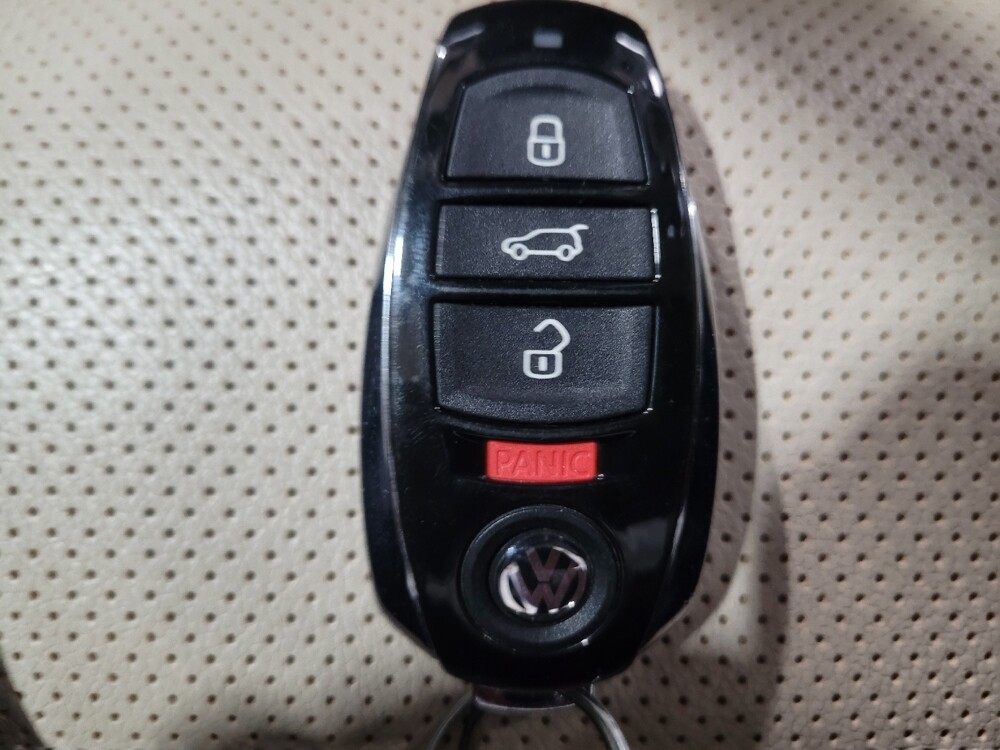 2016 Volkswagen Touareg in Richmond, VA 23235 - 18121704 32