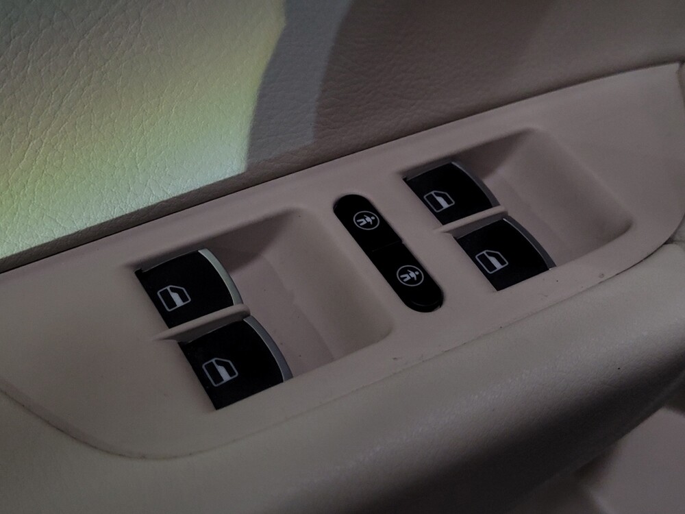 2016 Volkswagen Touareg in Richmond, VA 23235 - 18121704 27