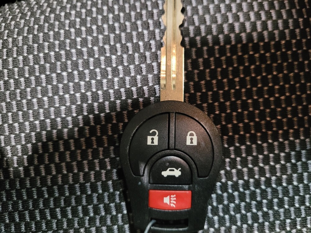 2019 Nissan Versa in Temple Hills, MD 20746 - 18121707 32