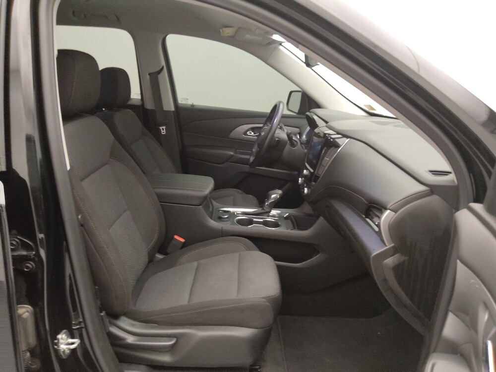 2021 Chevrolet Traverse in St. Louis, MO 63136 - 18121715 21