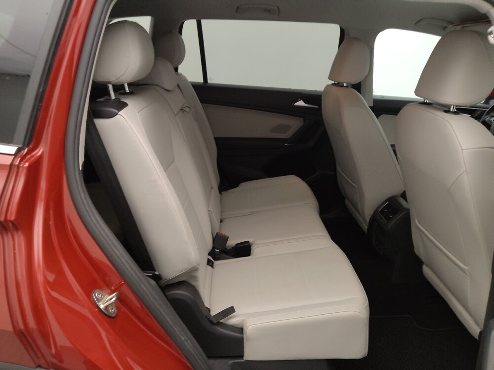 2018 Volkswagen Tiguan in St. Louis, MO 63136 - 18121719 19