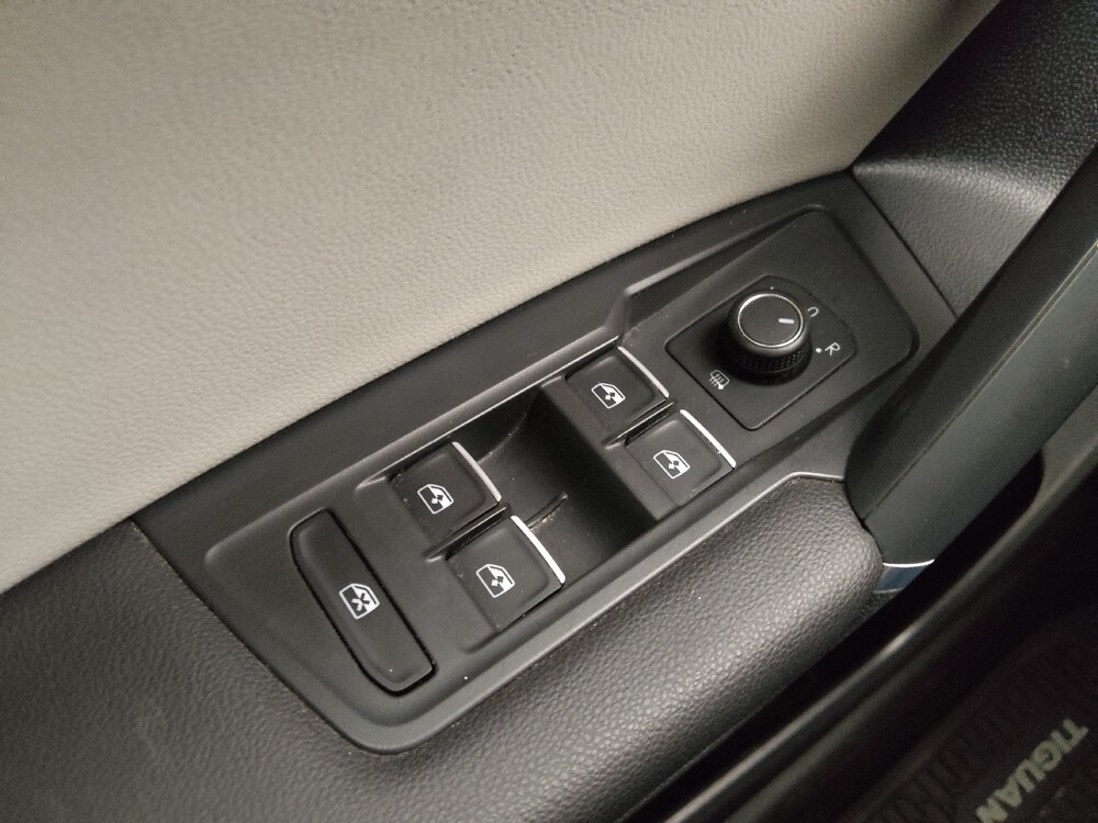 2018 Volkswagen Tiguan in St. Louis, MO 63136 - 18121719 27