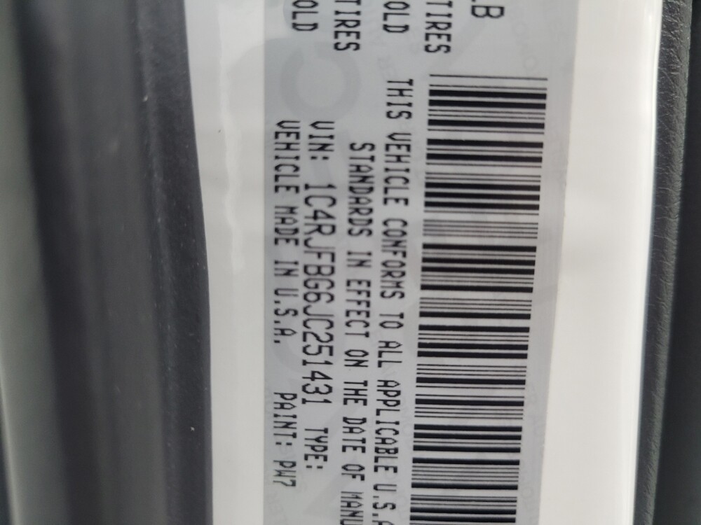 2018 Jeep Grand Cherokee in Indianapolis, IN 46222 - 18121738 33