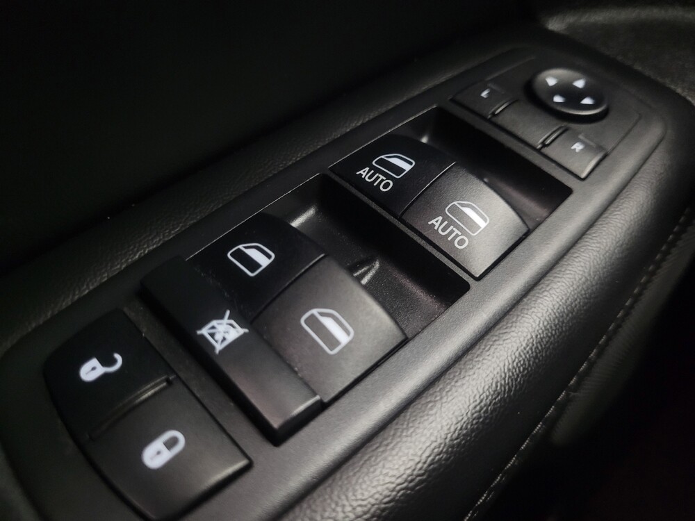 2018 Jeep Grand Cherokee in Indianapolis, IN 46222 - 18121738 27