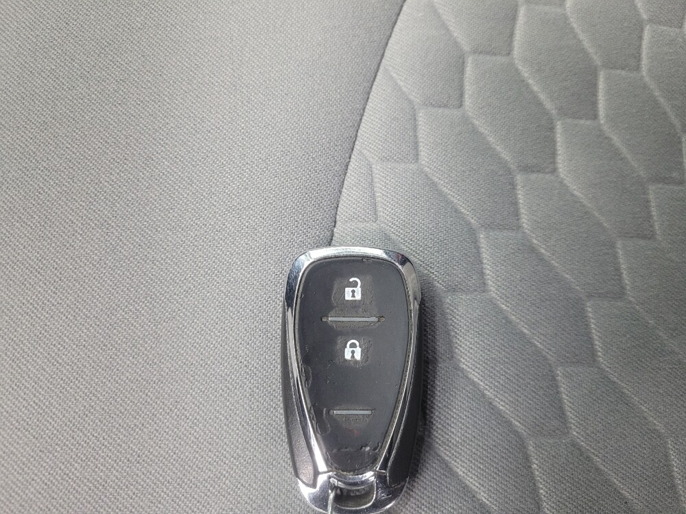 2020 Chevrolet Equinox in Indianapolis, IN 46222 - 18121740 32