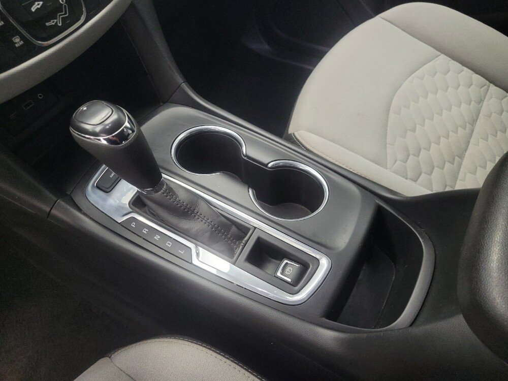 2020 Chevrolet Equinox in Indianapolis, IN 46222 - 18121740 26