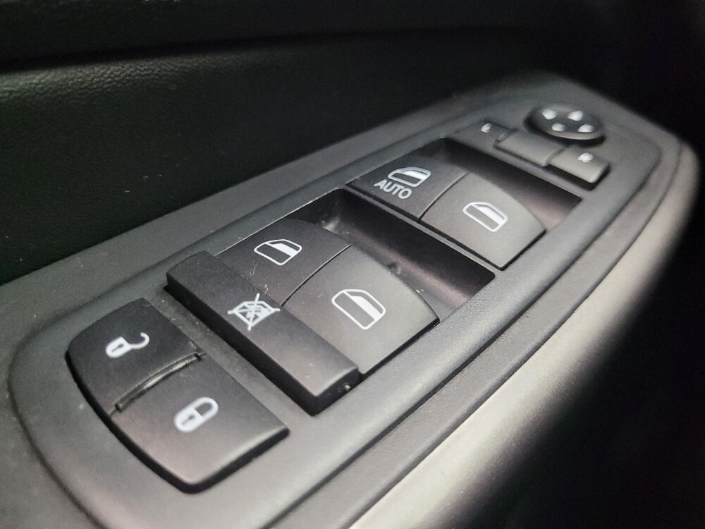 2020 Jeep Cherokee in Indianapolis, IN 46219 - 18121742 27