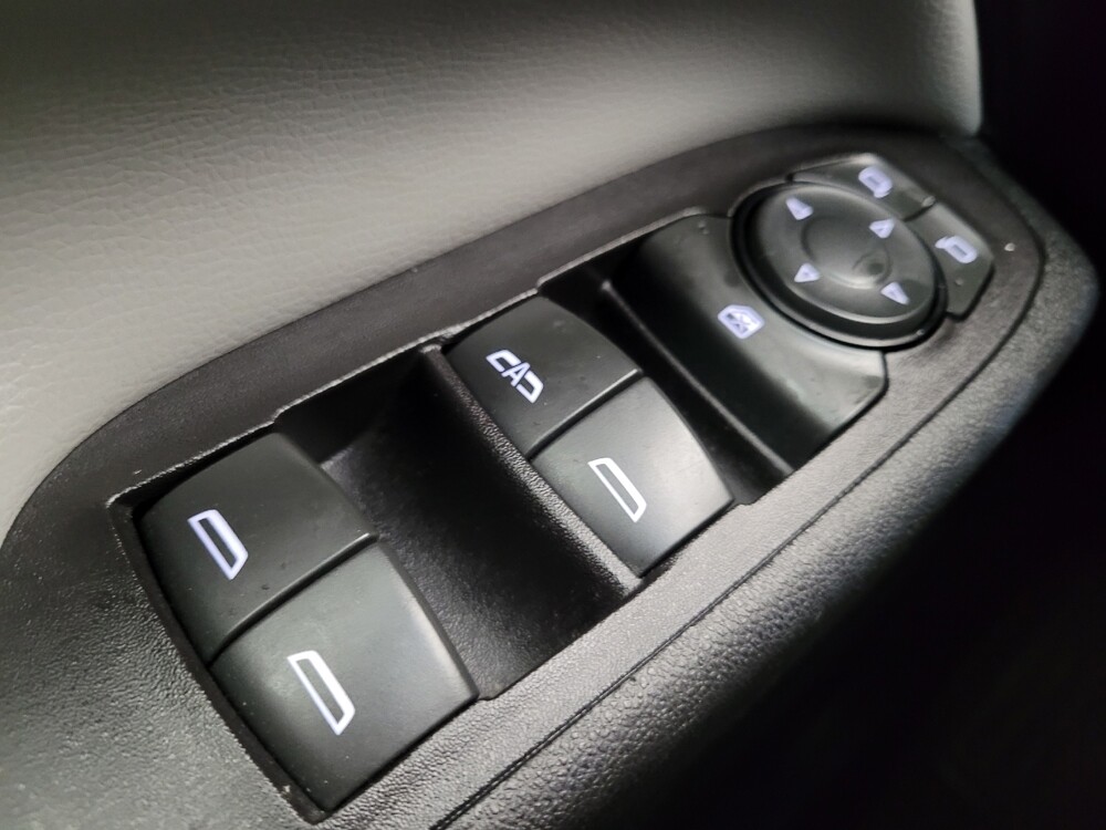 2018 Chevrolet Equinox in Cincinnati, OH 45255 - 18121764 27