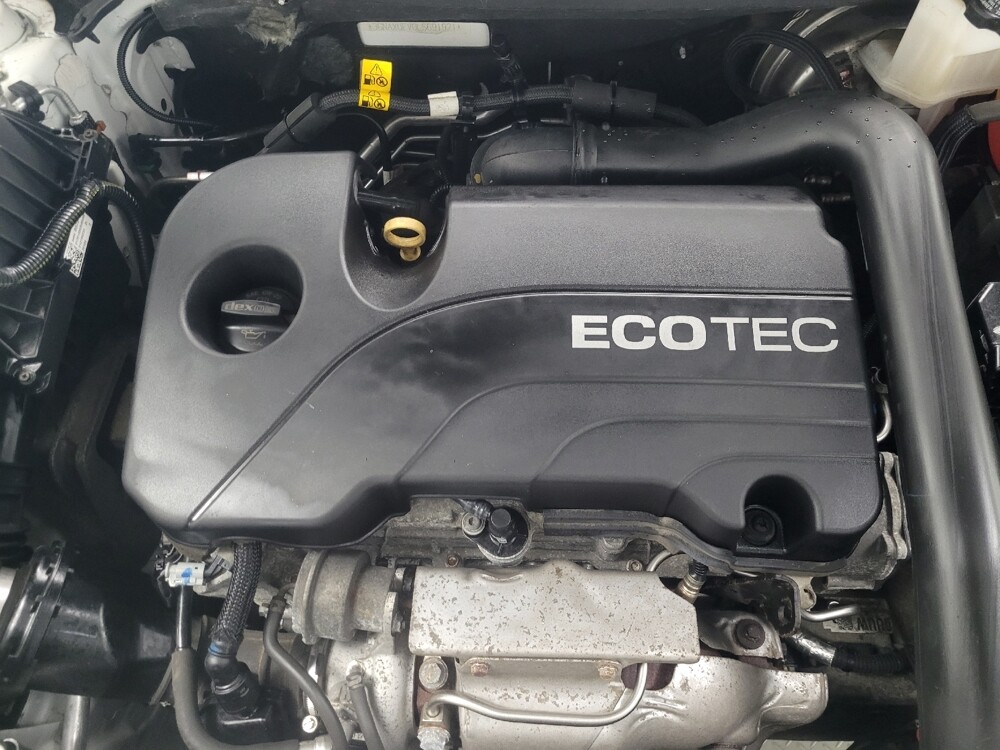 2020 Chevrolet Equinox in Indianapolis, IN 46222 - 18121773 30