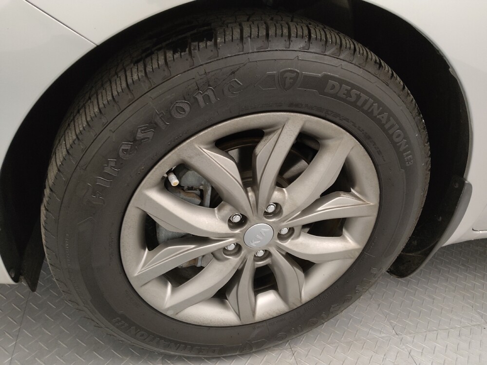 2019 Kia Sedona in Topeka, KS 66611 - 18121789 31