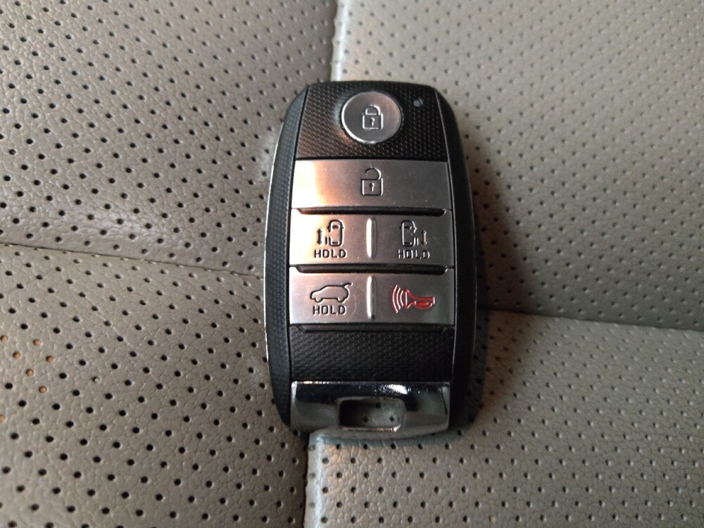 2019 Kia Sedona in Topeka, KS 66611 - 18121789 32