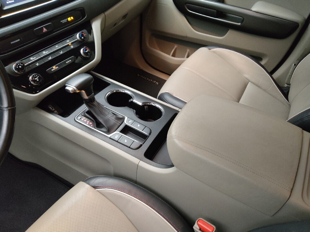 2019 Kia Sedona in Topeka, KS 66611 - 18121789 26
