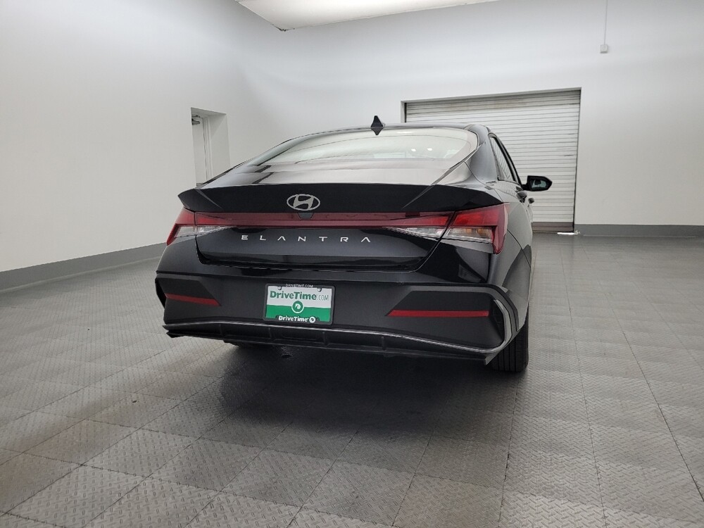 2025 Hyundai Elantra in Phoenix, AZ 85015 - 18121790 7