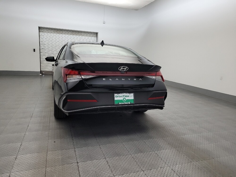 2025 Hyundai Elantra in Phoenix, AZ 85015 - 18121790 6