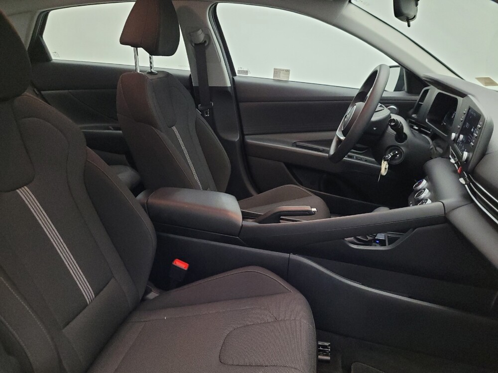 2025 Hyundai Elantra in Phoenix, AZ 85015 - 18121790 21