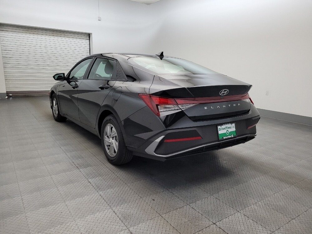 2025 Hyundai Elantra in Phoenix, AZ 85015 - 18121790 5