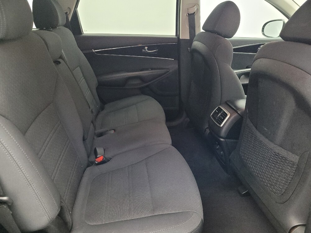 2019 Kia Sorento in Hialeah, FL 33014 - 18121794 19