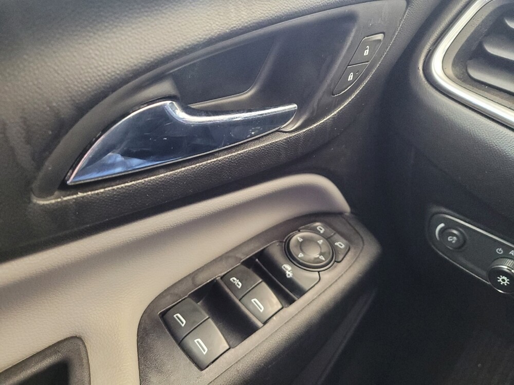 2018 Chevrolet Equinox in Toledo, OH 43617 - 18121805 27