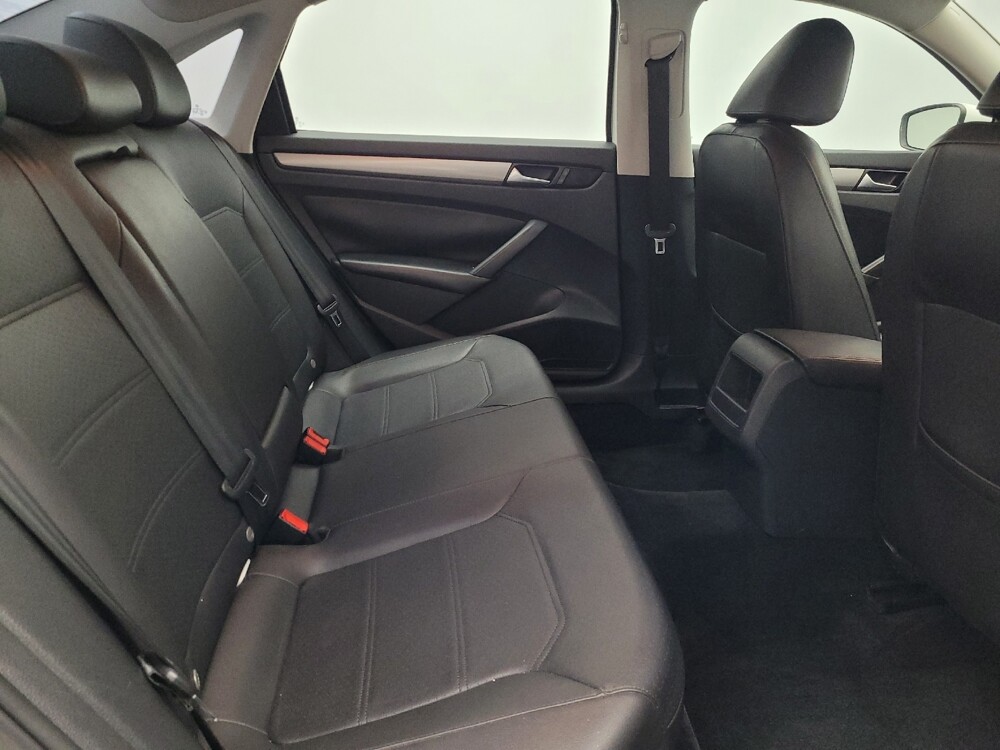 2015 Volkswagen Passat in Ocala, FL 34471 - 18121815 19