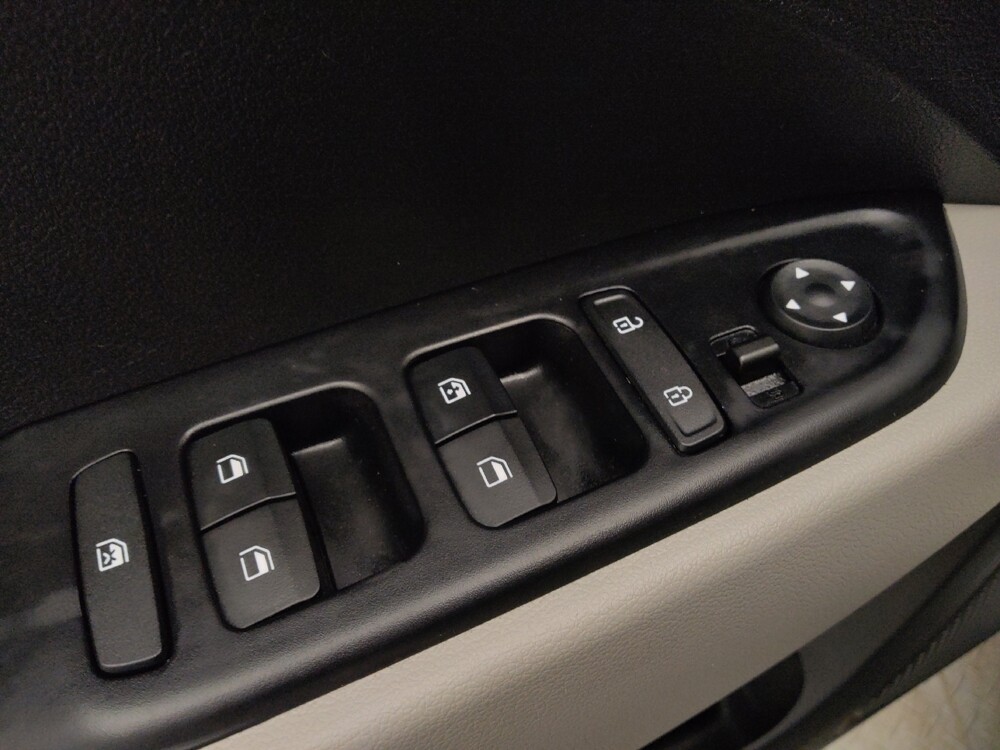 2025 Hyundai Venue in Albuquerque, NM 87123 - 18121818 27