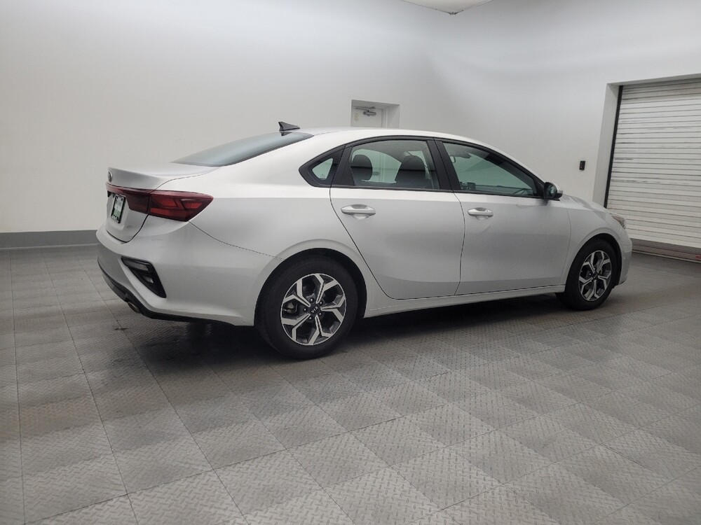 2021 Kia Forte in Glendale, AZ 85301 - 18121821 10