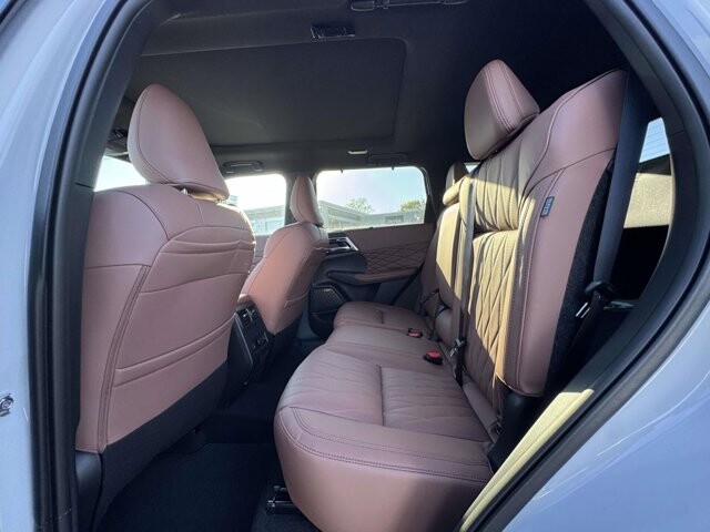 2026 Mitsubishi Outlander in Winchester, VA 22602 - 18121841 9