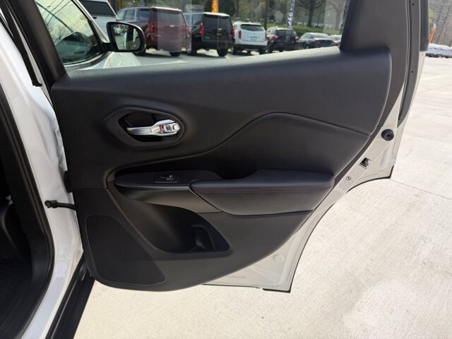 2020 Jeep Cherokee in Knoxville, TN 37920 - 18121854 10