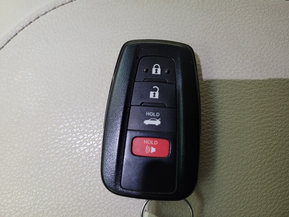 2018 Toyota Camry in Riverside, CA 92504 - 18121868 32