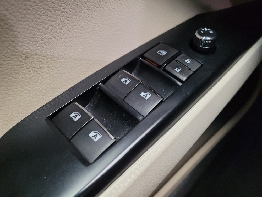 2018 Toyota Camry in Riverside, CA 92504 - 18121868 27