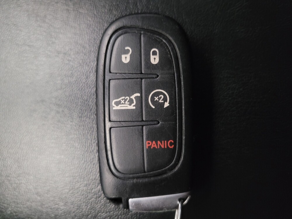 2019 Jeep Cherokee in Downey, CA 90241 - 18121882 32