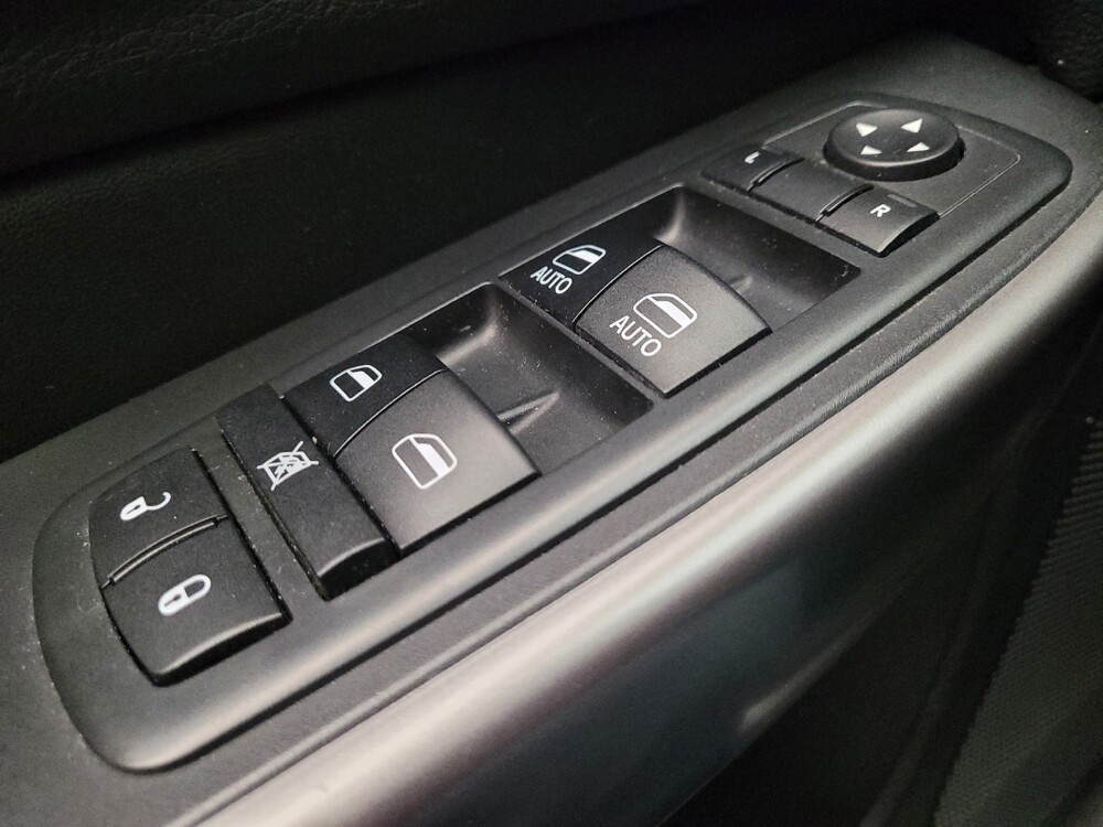 2019 Jeep Cherokee in Downey, CA 90241 - 18121882 27