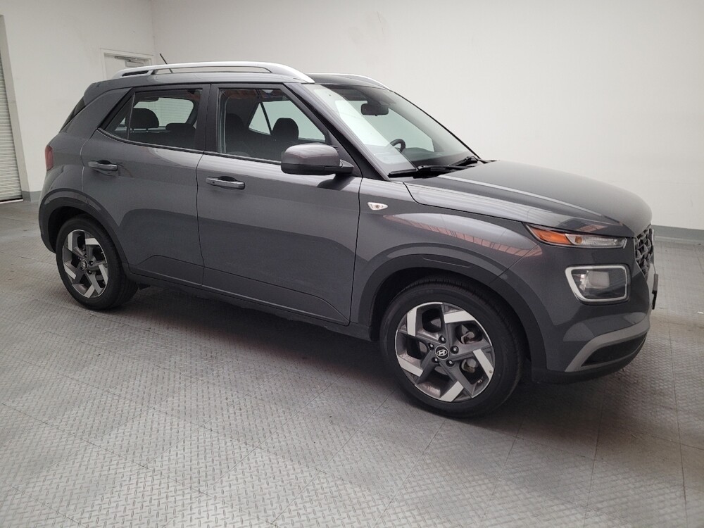 2025 Hyundai Venue in Downey, CA 90241 - 18121884 11