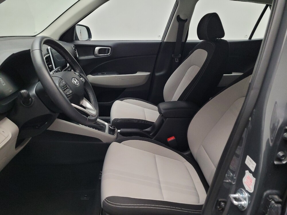 2025 Hyundai Venue in Downey, CA 90241 - 18121884 17