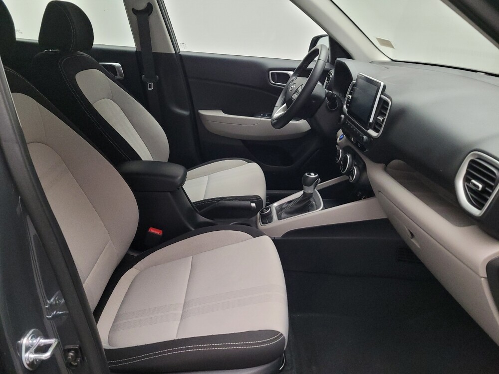2025 Hyundai Venue in Downey, CA 90241 - 18121884 21
