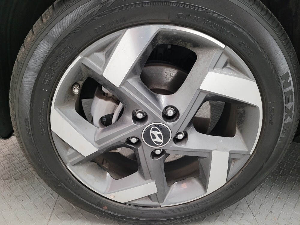 2025 Hyundai Venue in Downey, CA 90241 - 18121884 31