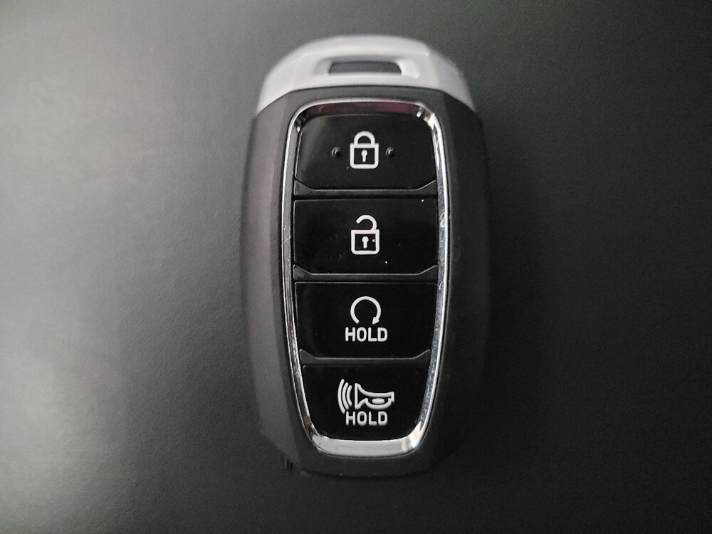 2025 Hyundai Venue in Downey, CA 90241 - 18121884 32