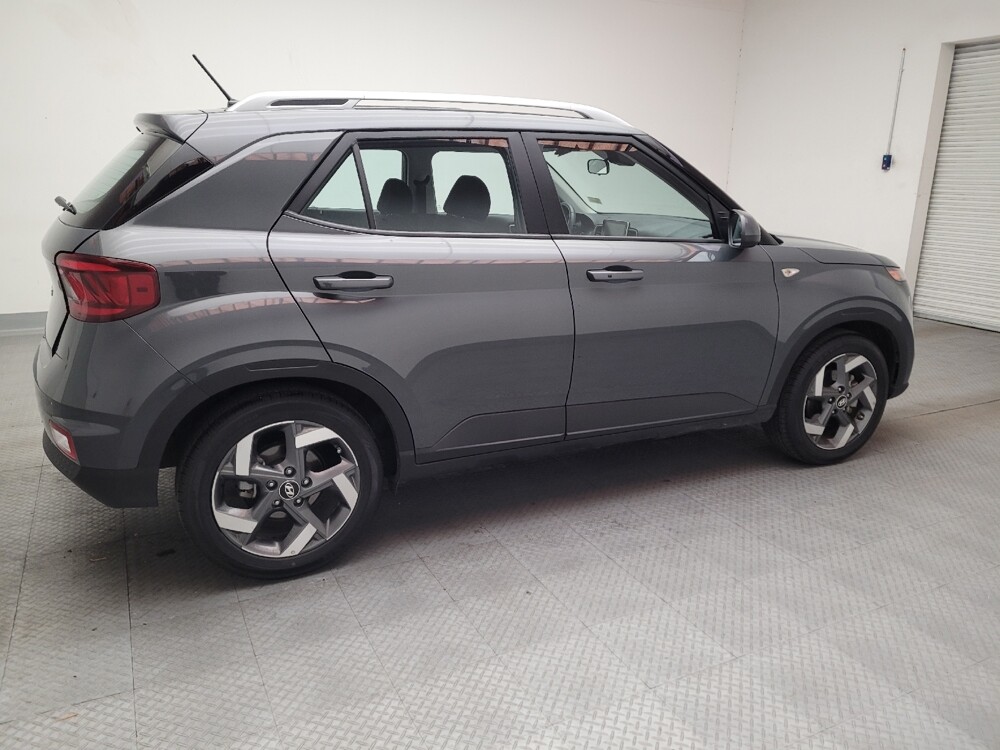 2025 Hyundai Venue in Downey, CA 90241 - 18121884 10