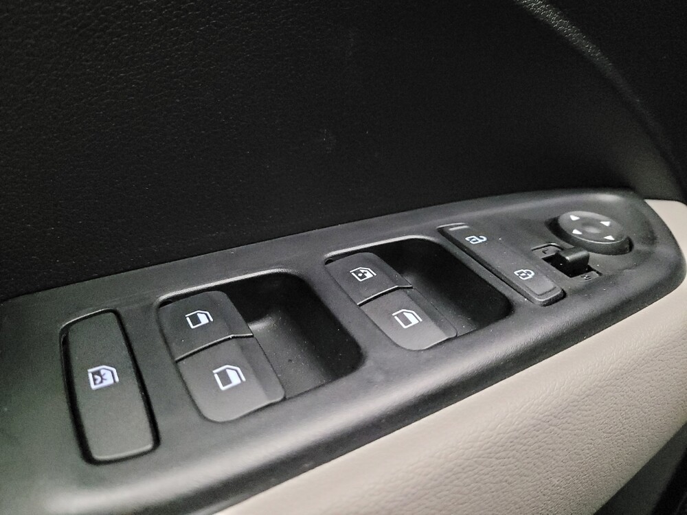 2025 Hyundai Venue in Downey, CA 90241 - 18121884 27