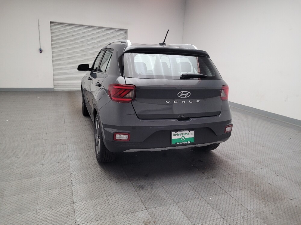2025 Hyundai Venue in Downey, CA 90241 - 18121884 6