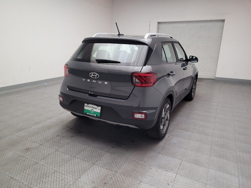 2025 Hyundai Venue in Downey, CA 90241 - 18121884 7