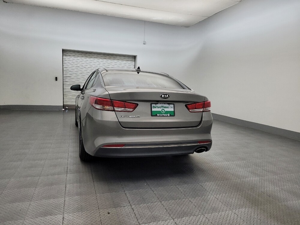 2016 Kia Optima in Glendale, AZ 85301 - 18121894 6