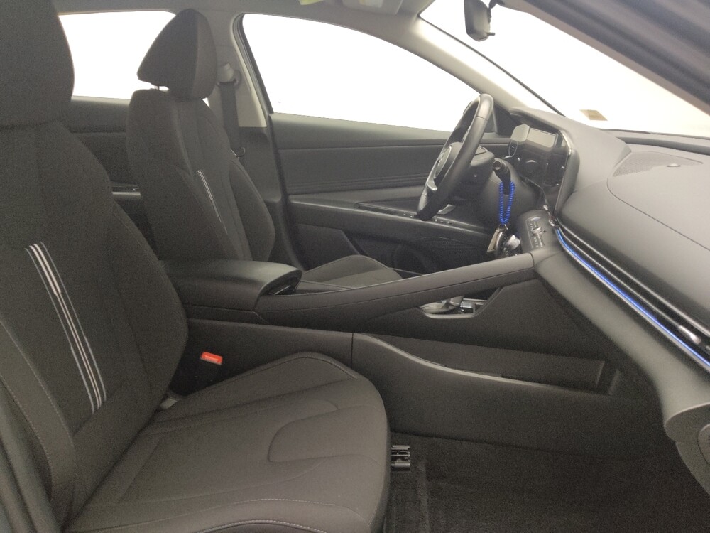 2025 Hyundai Elantra in Birmingham, AL 35215 - 18121925 21