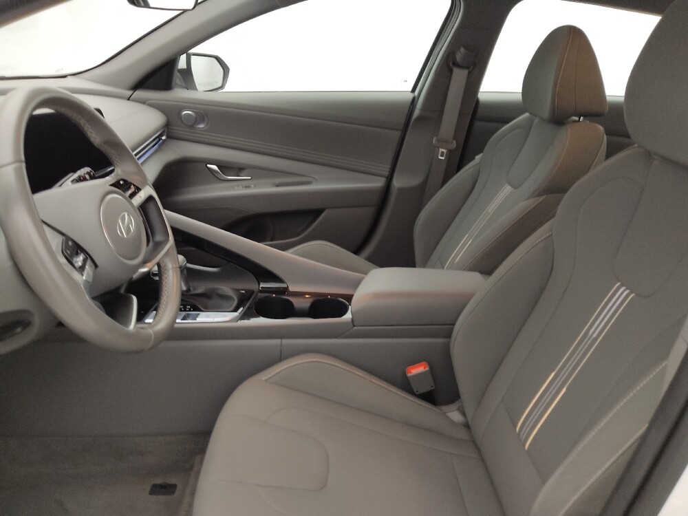 2025 Hyundai Elantra in Bradenton, FL 34207 - 18121957 17