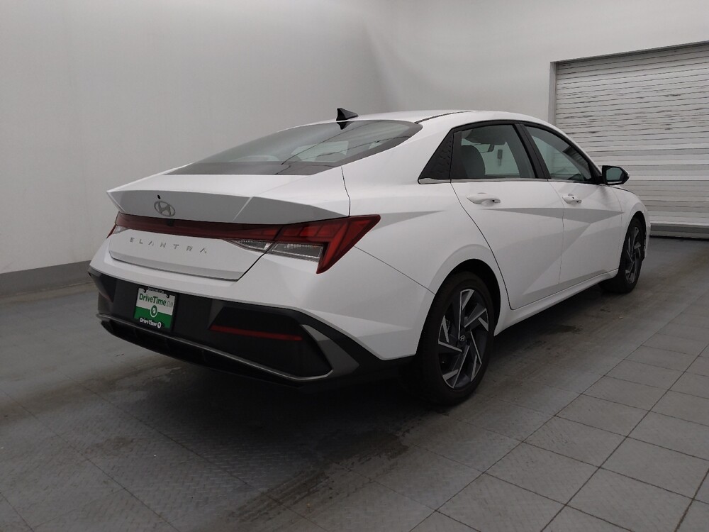 2025 Hyundai Elantra in Bradenton, FL 34207 - 18121957 9